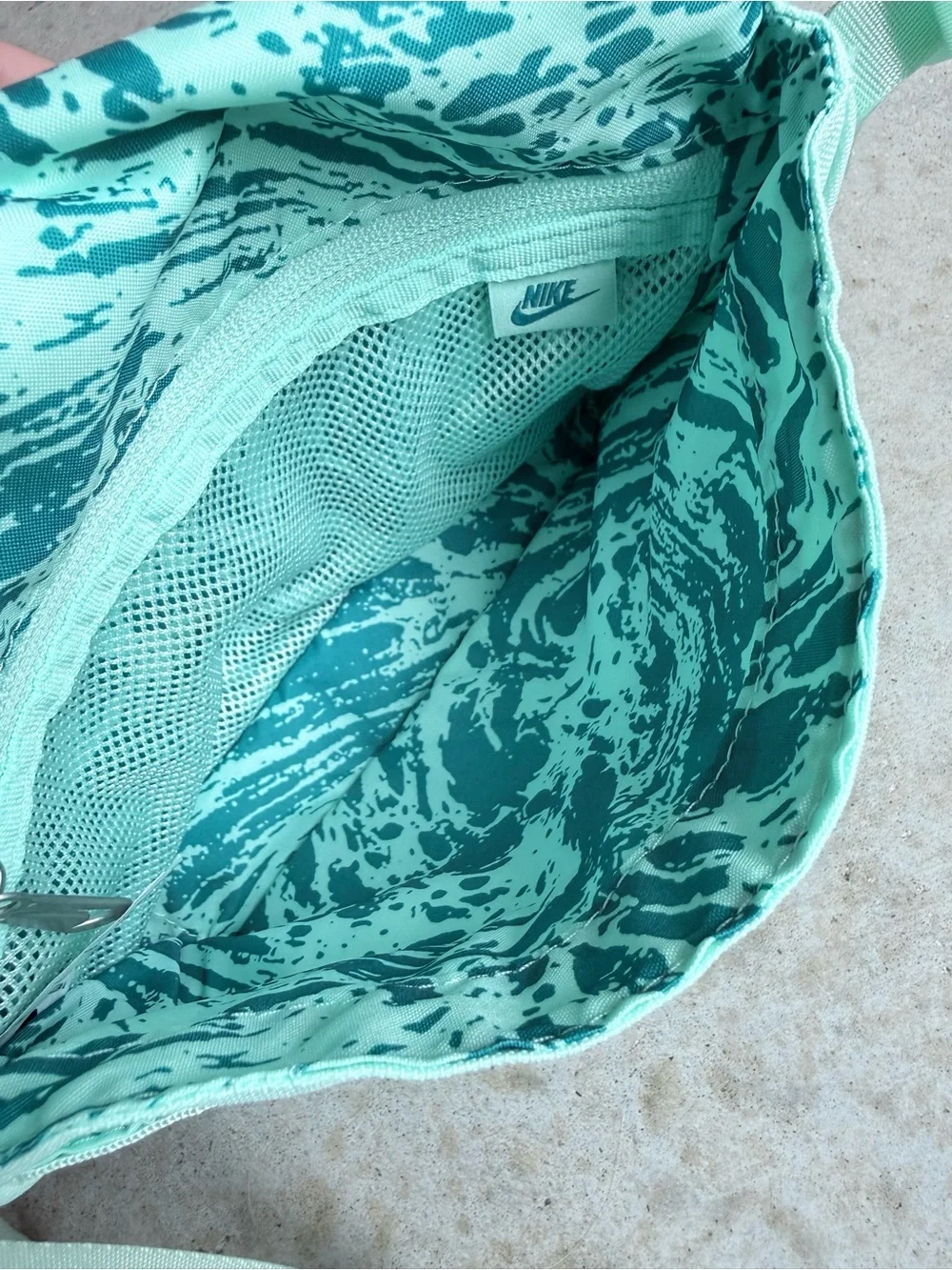 NIKE Mint Green Crossbody Sporty Bag Adjustable Nylon Strap Mid Size